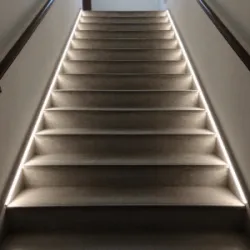 Contrôleur escalier allumage progressif pour plinthe